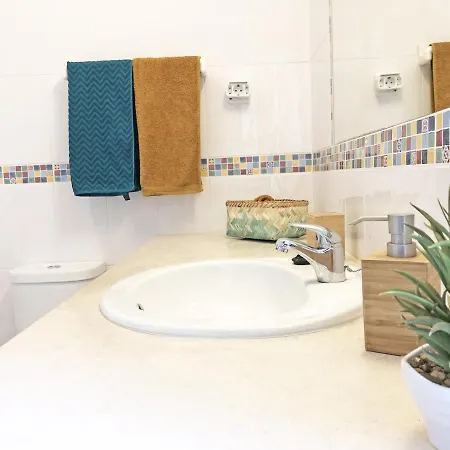 Sunny Terrace - Private Condo, Pool, Garden, Grill & Free Parking Holiday home *